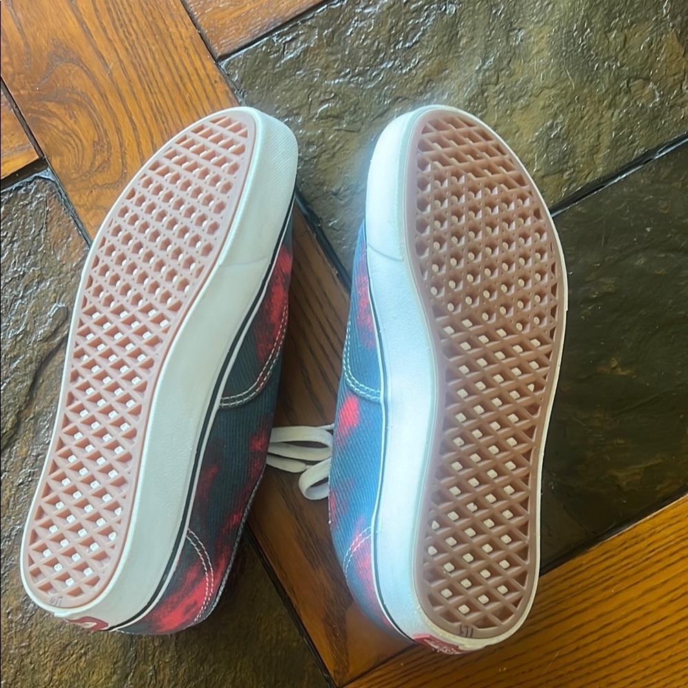 Vans Tie-Dye Red and Black Sneakers men’s 7.5 NWOT - Picture 8 of 8